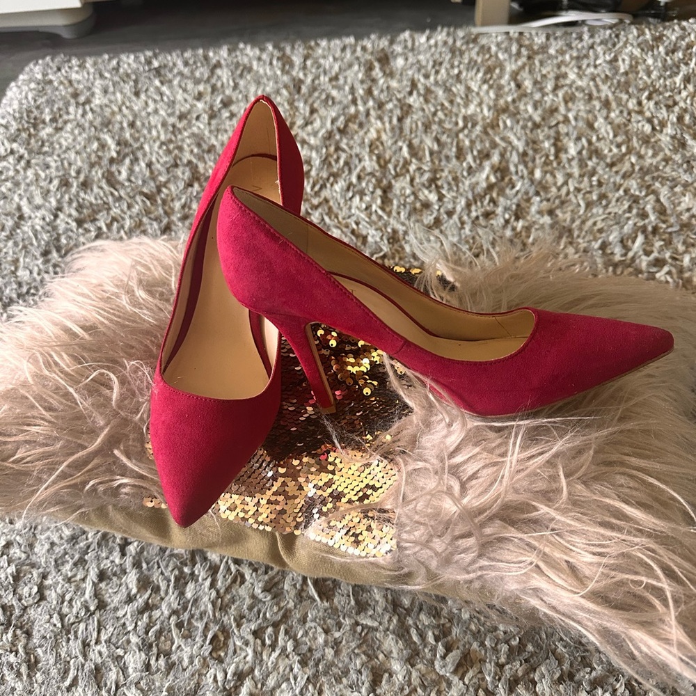 Nine West pink red Stiletto in size 7. Very good used condition. (Used ONCE)